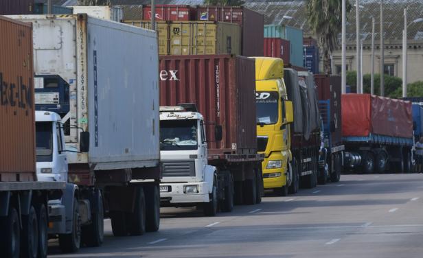 Paro afecta transporte de ganado y de madera