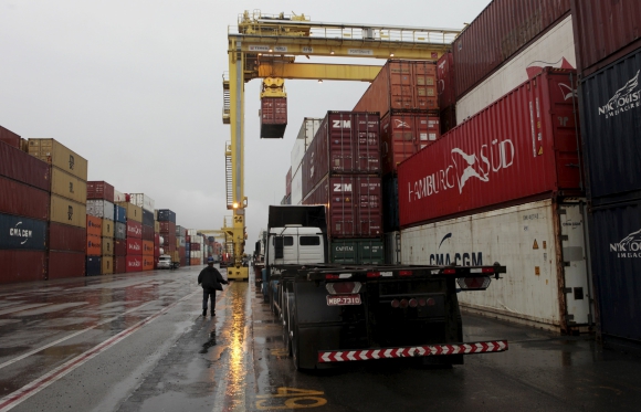 Exportaciones caen 5,2% en el primer trimestre