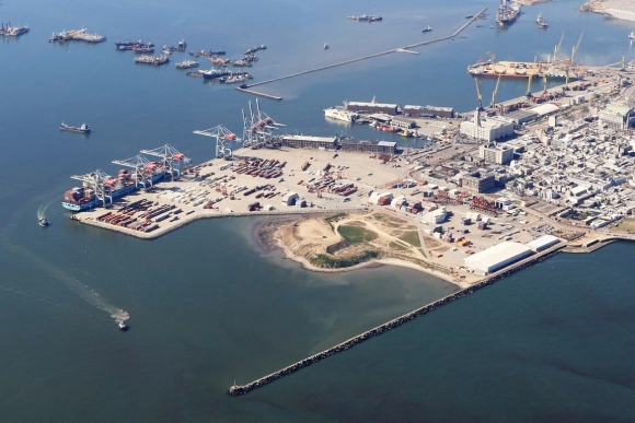 Puerto de Montevideo recupera carga paraguaya y operadores cruzan acusaciones