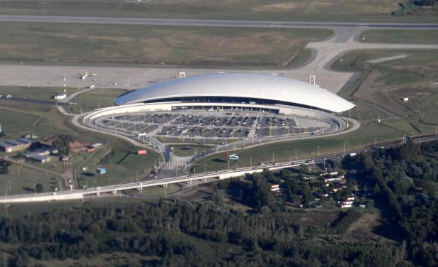 También caen los tránsitos de mercadería en el Aeropuerto