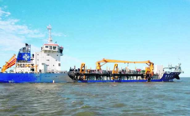Nave china inicia dragado del canal de acceso al puerto
