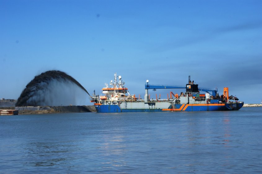 Chinos le ganaron a Riovia y dragarán el canal Martín García