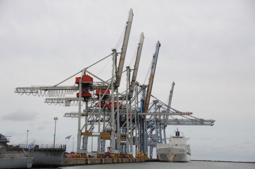 Katoen Natie analiza acción legal si autorizan grúa pórtico en muelle C Katoen Natie analiza acción legal si autorizan grúa pórtico en muelle C
