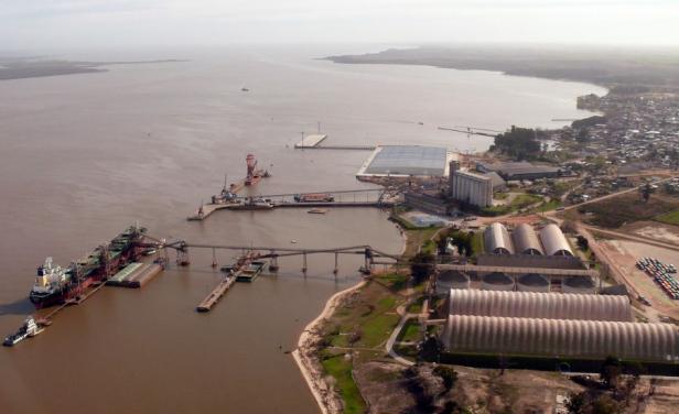 Nueva Palmira capta carga que era movilizada en puertos argentinos.