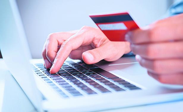 Las compras web caen en el semestre por controles y dólar Las compras web caen en el semestre por controles y dólar